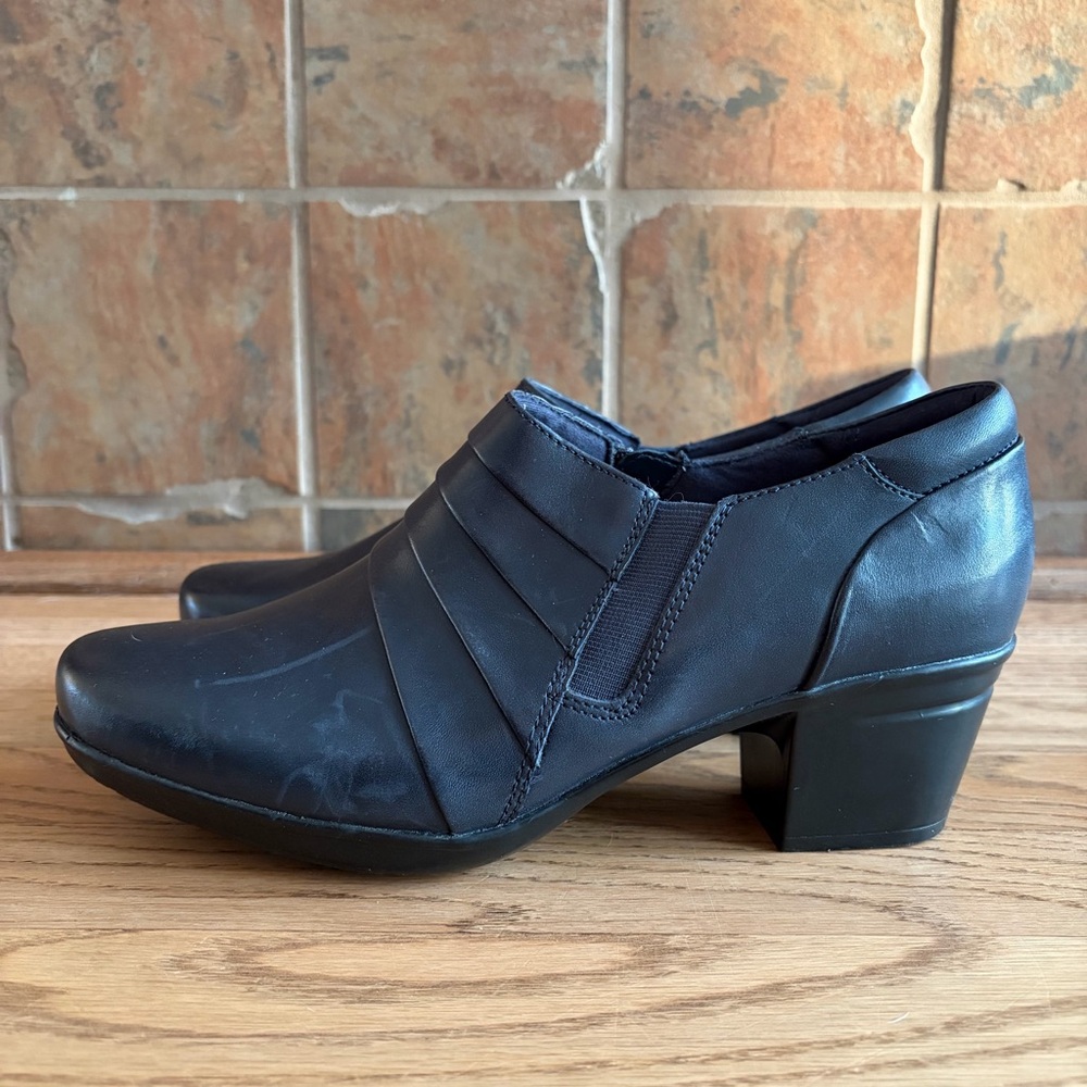 Clarks Emily 2 Zipper Navy Ankle Bootie (9.5)